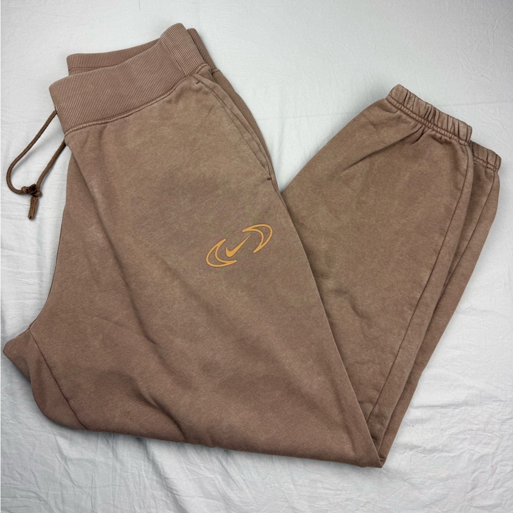 Nike women’s Tan brown Jogger Sweatpants size Small